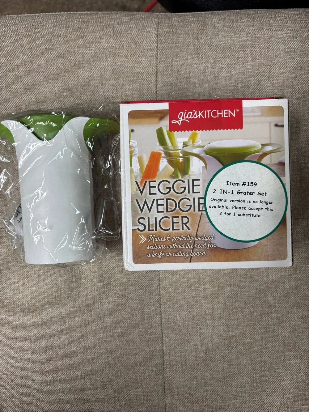 gia's KITCHEN Veggie Wedgie Slicer - White & Green